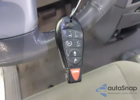 2010 Chrysler Town & Country Touring z USA, uszkodzony, nr VIN 2A4RR5D14AR431665